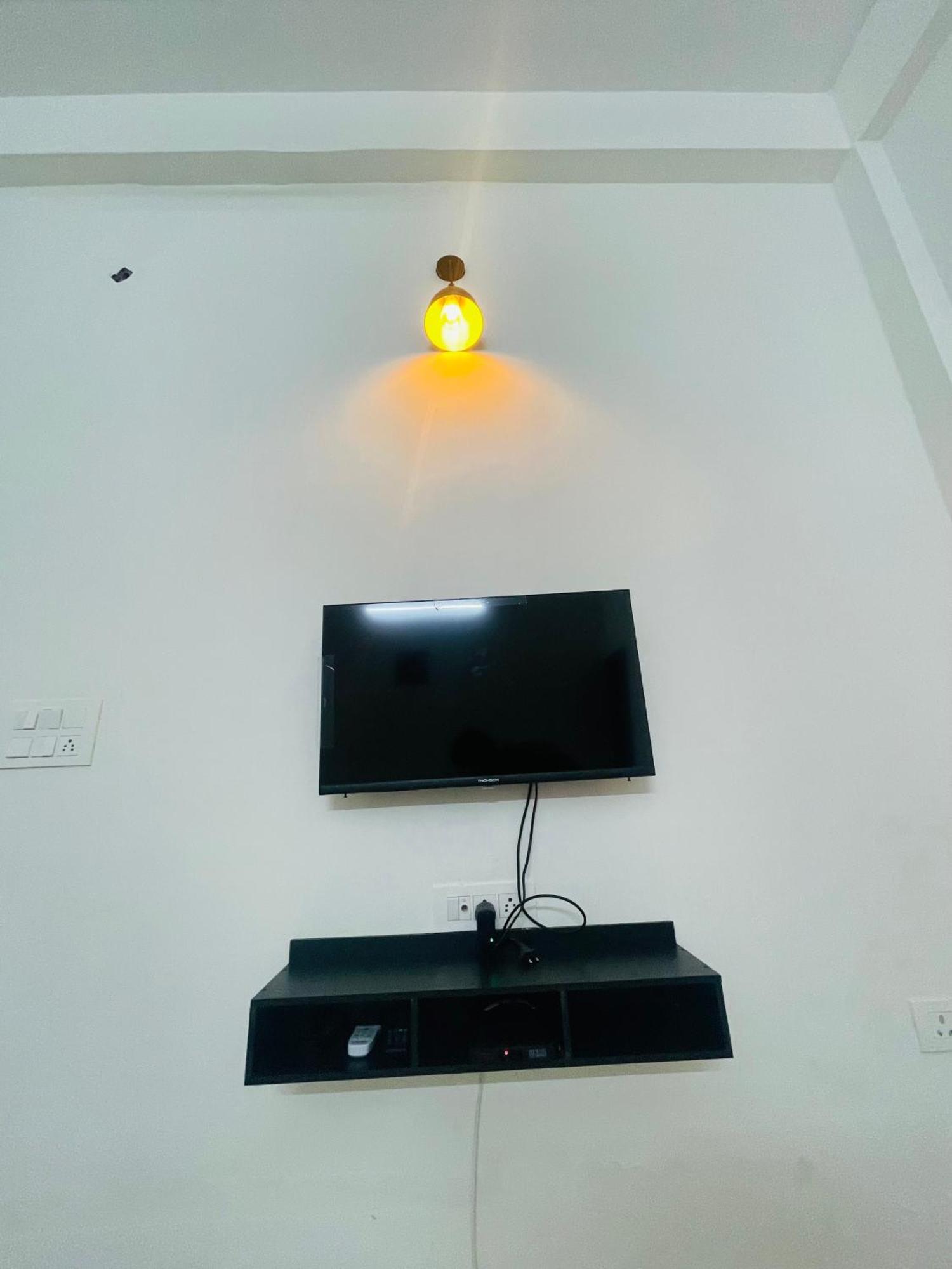Atulyam Stays Sushant Golf City Lucknow Exterior photo